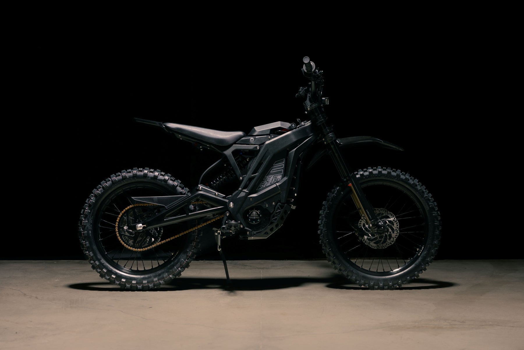 E RIDE PRO SR 25kW Electric Dirt Bike side and riding image