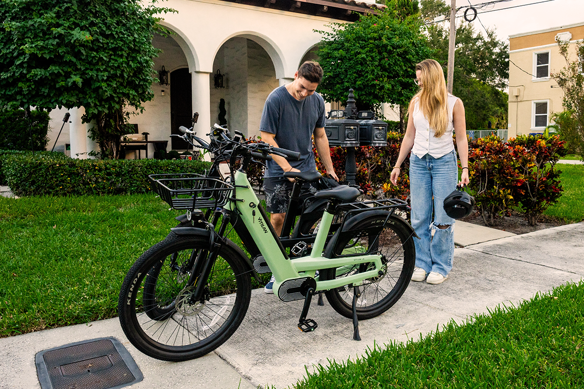 Vitilan L5 Electric Bike - lifestyle street shot