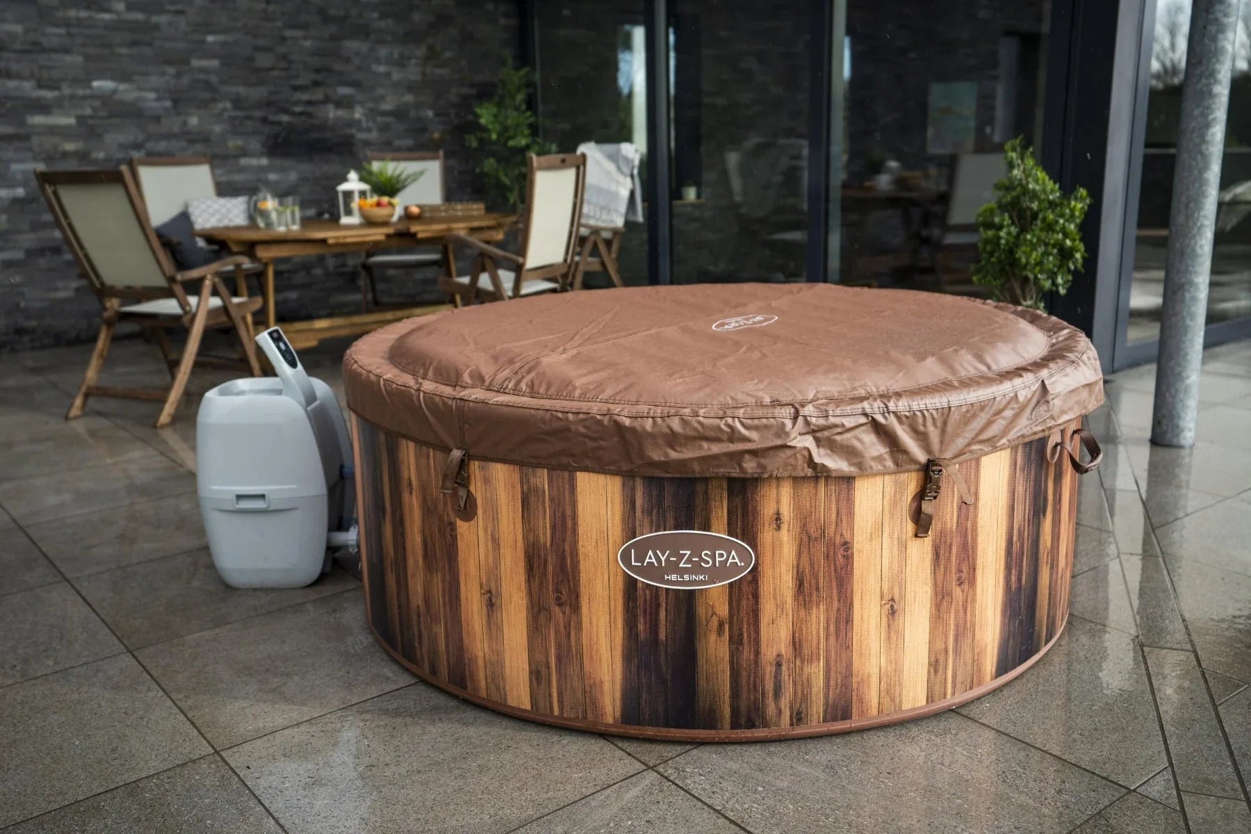 Lay-Z-Spa Helsinki AirJet drop stitch hot tub