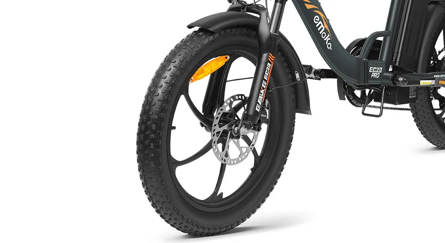 Emoko EC23 Pro wide front tyre detail