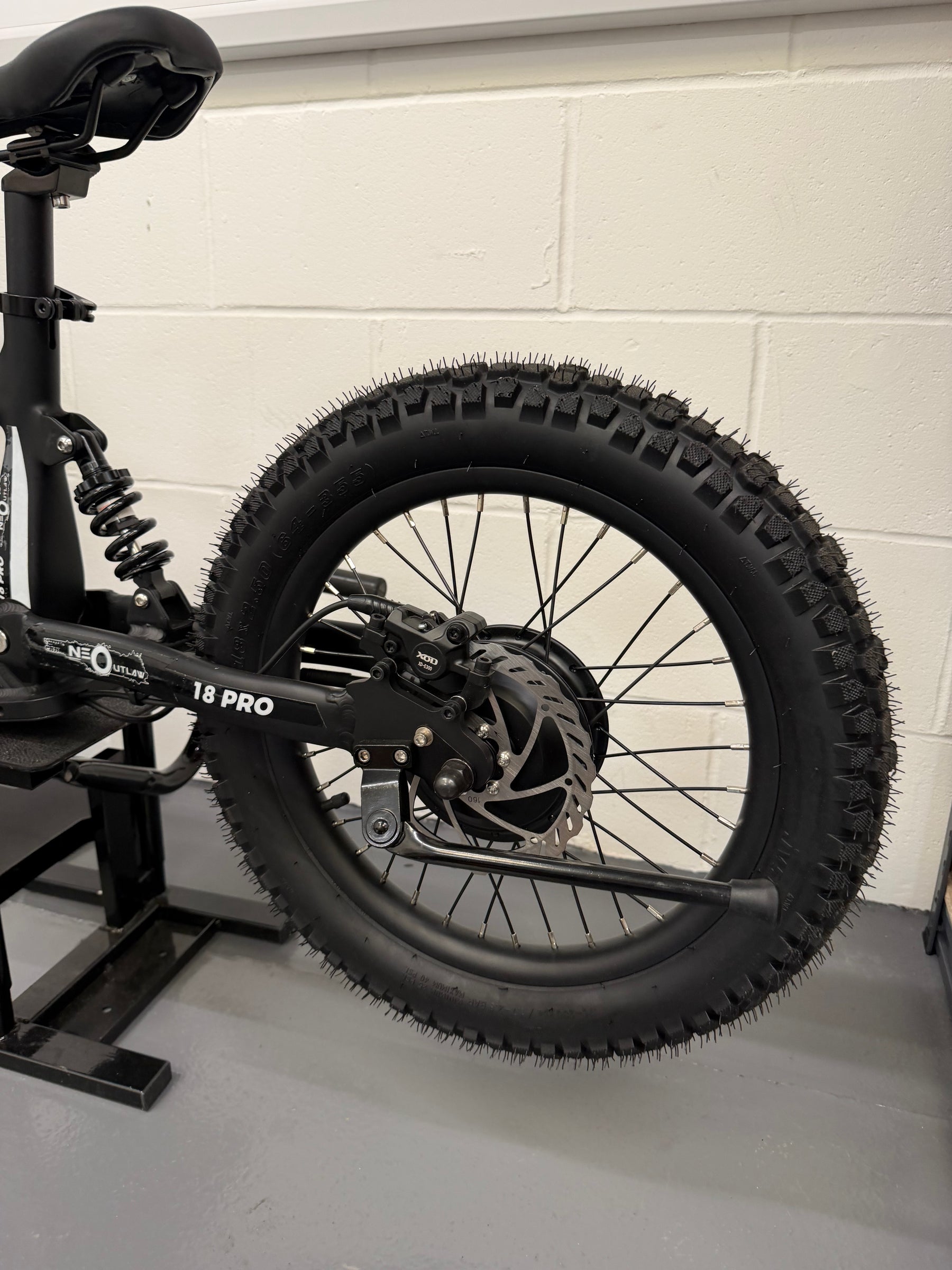 Neo Outlaw Surge 18" Kids Electric Bike