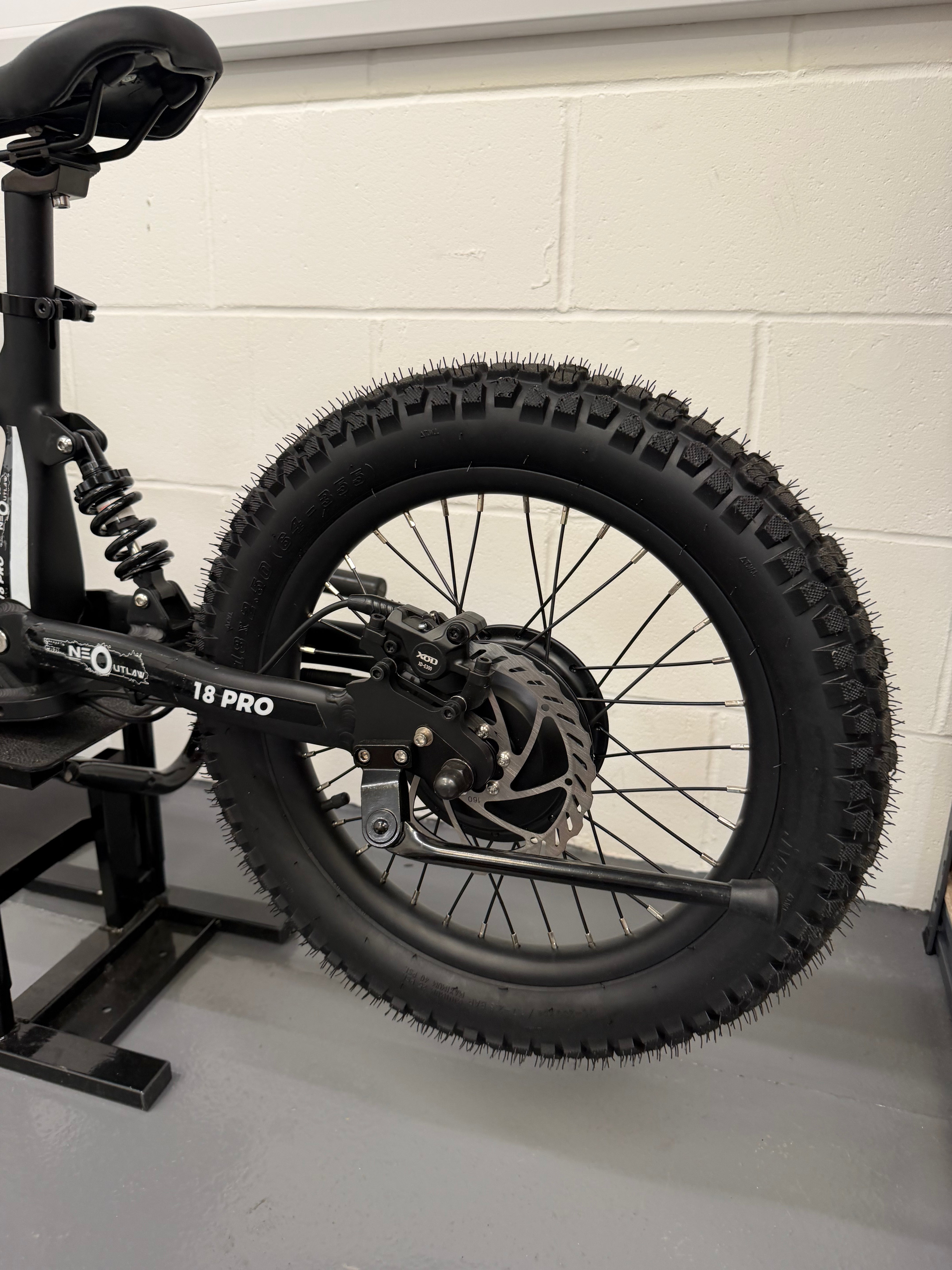 Neo Outlaw Surge 18" Kids Electric Bike - Ex Display 3