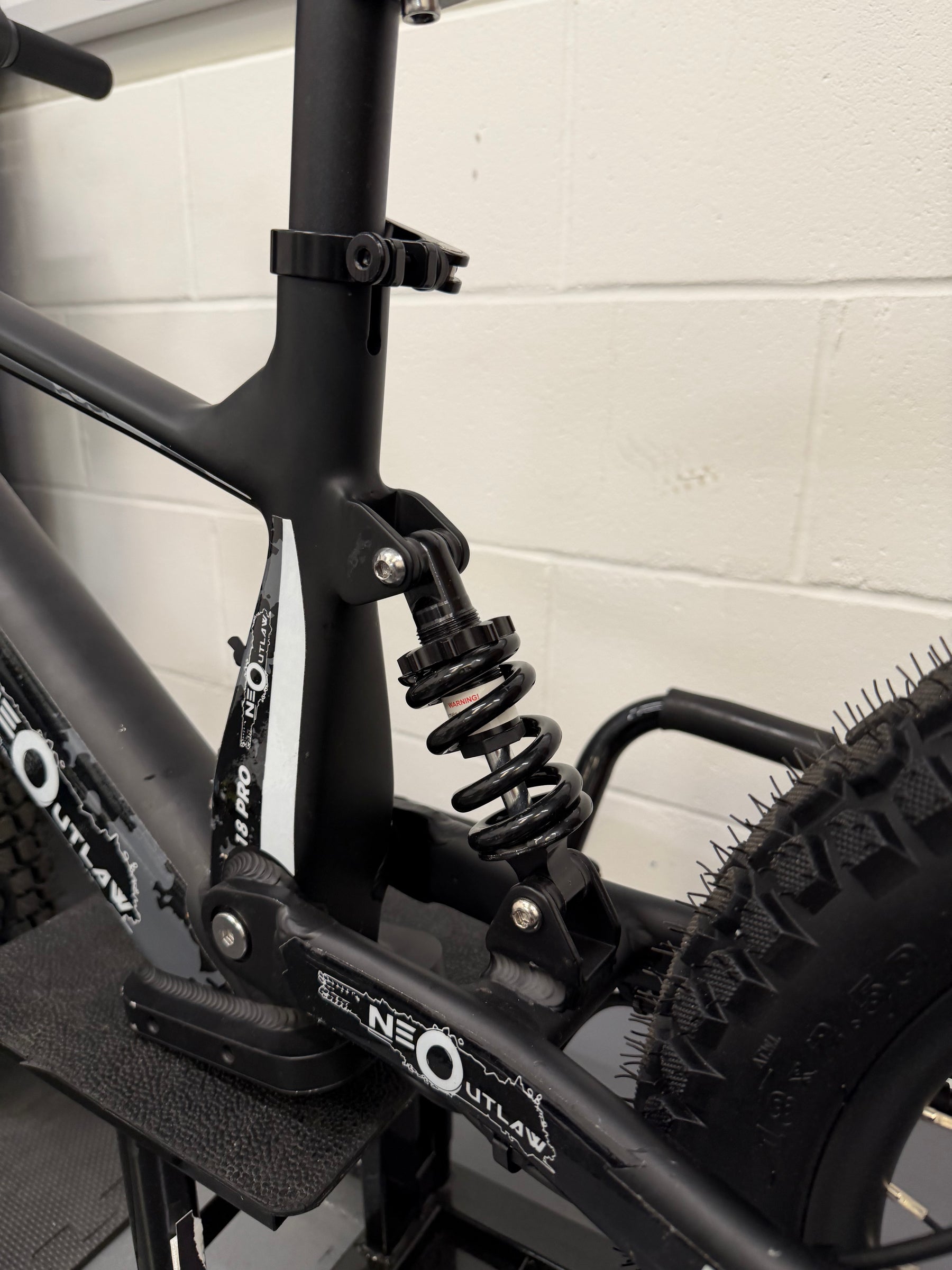 Neo Outlaw Surge 18" Kids Electric Bike