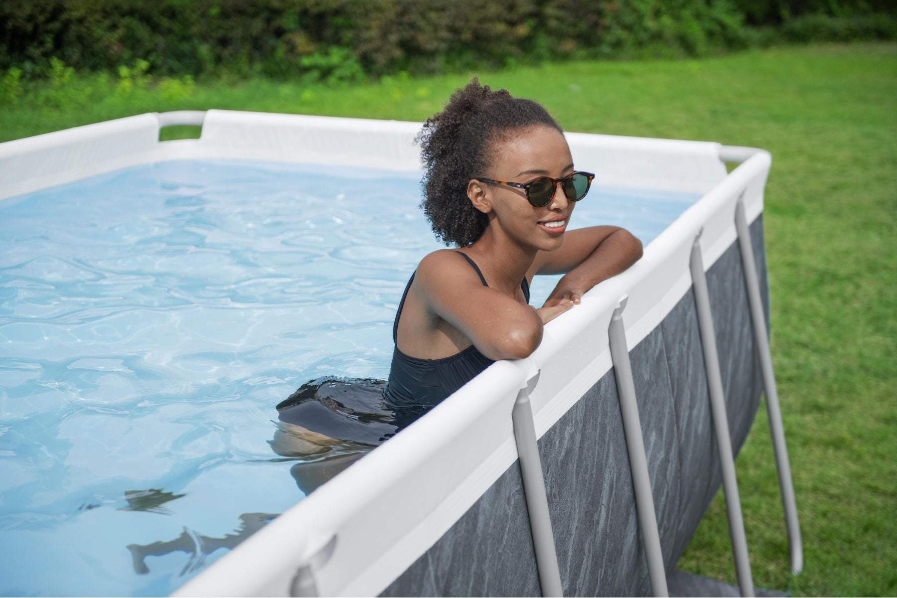 Bestway 13'3" x 6'7" x 39.5" Rattan Pool Set - official Bestway gallery image 3