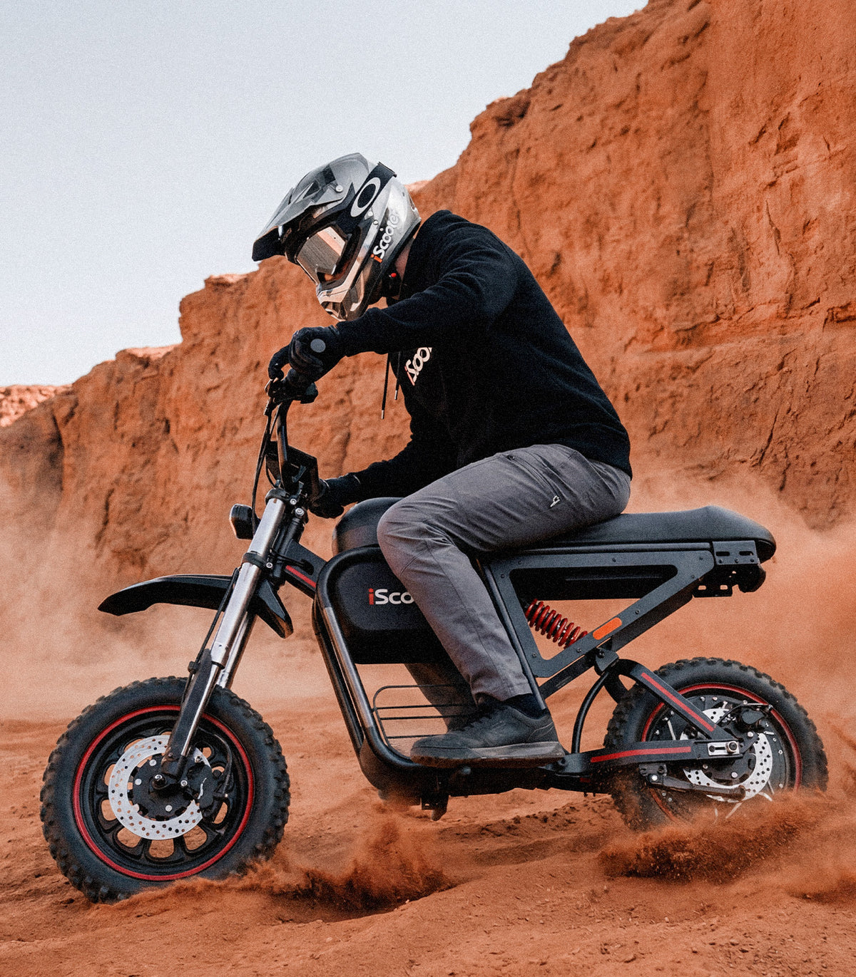 iScooter DX5Max off-road riding and hydraulic disc brakes
