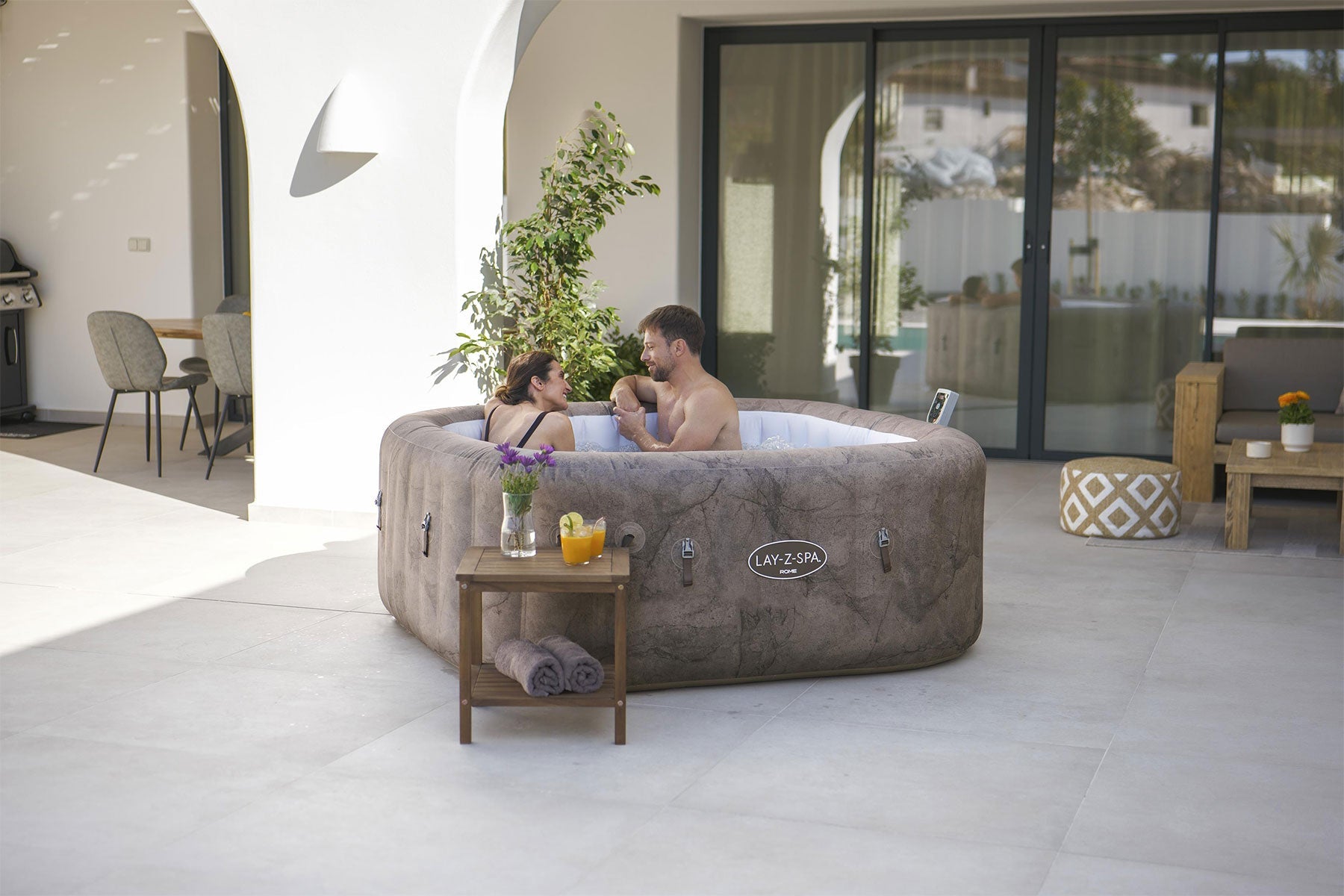 Lay-Z-Spa Rome EnergySense® UltraFit™ Smart AirJet™ - official product image 6