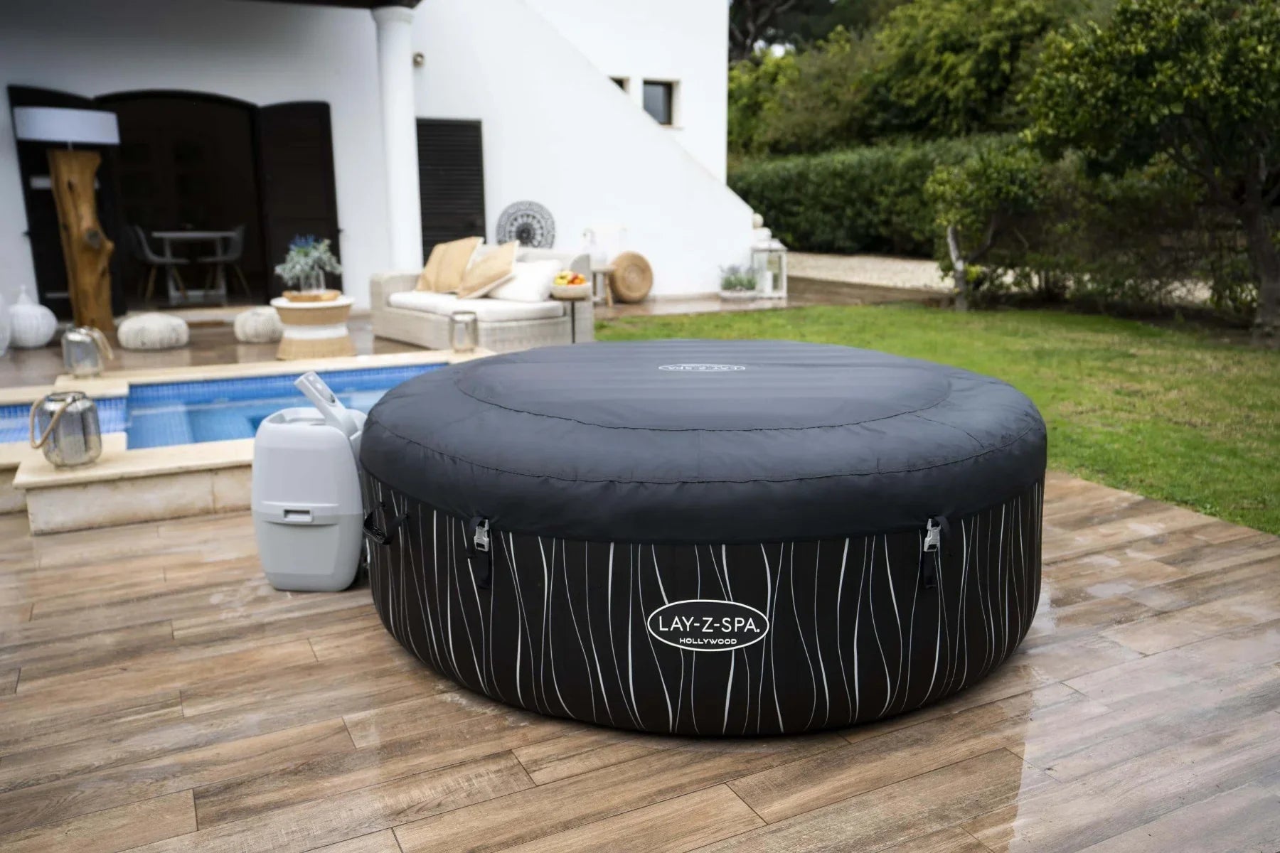 Lay-Z-Spa Hollywood AirJet 6 person LED hot tub with insulating cover