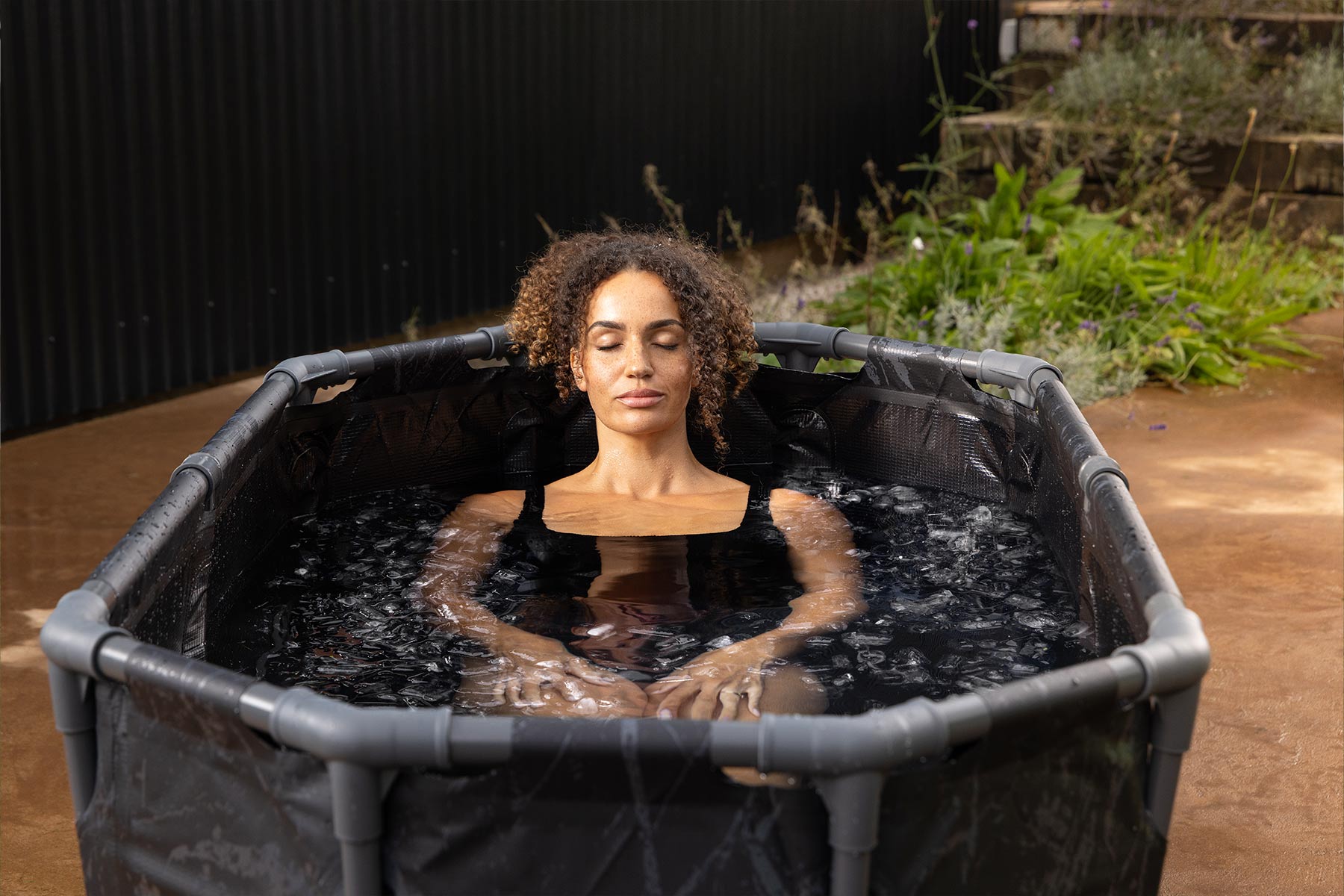 Lay-Z-Spa Glacial Dip Tub cold plunge close up