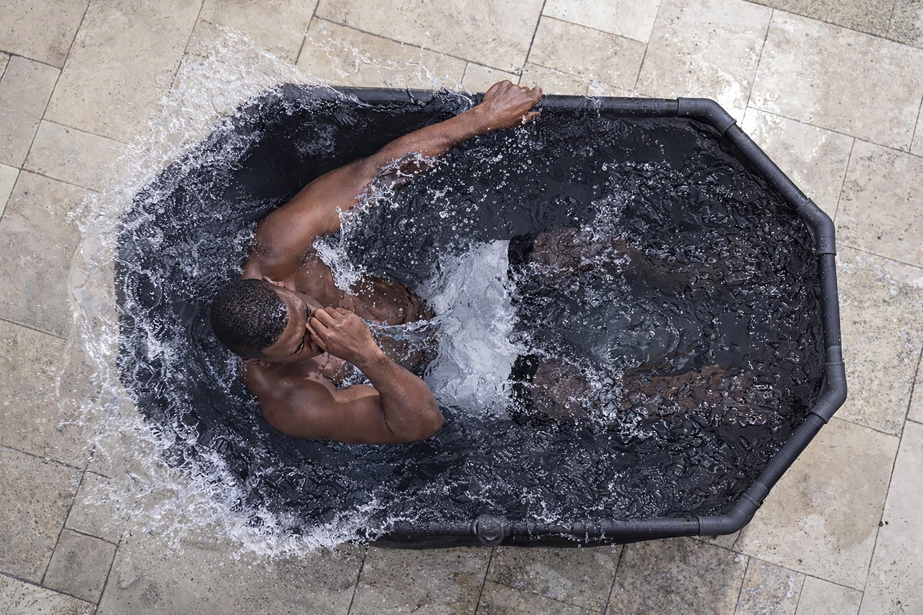 Lay-Z-Spa Glacial Dip Tub athlete recovery ice bath top view