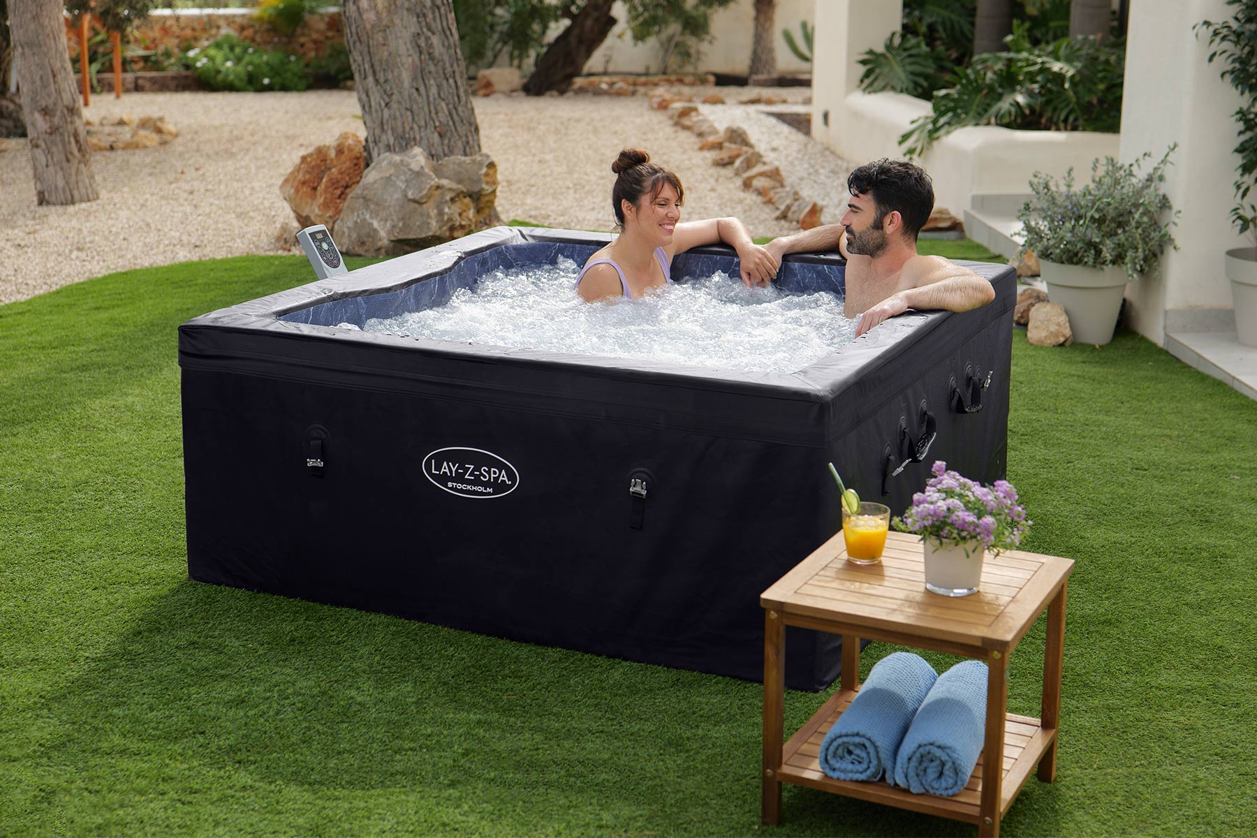 Lay-Z-Spa Stockholm ThermaCore™ UltraFit™ AirJet™, - official product image 4