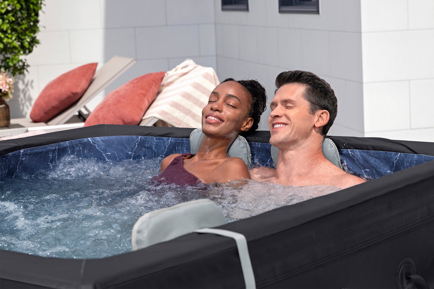 Lay-Z-Spa Stockholm ThermaCore™ UltraFit™ AirJet™, - official product image 2