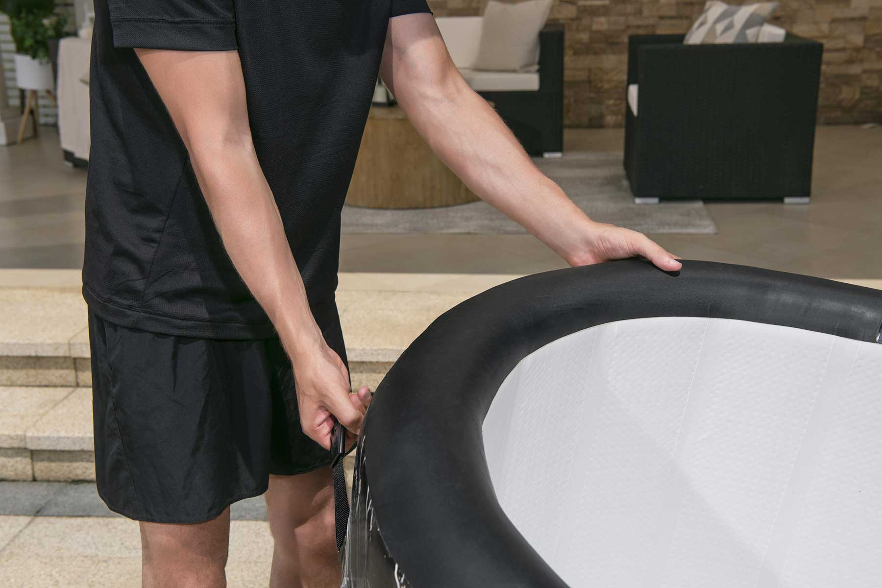 Lay-Z-Spa Glacial Dip Pro lightweight inflatable wall detail