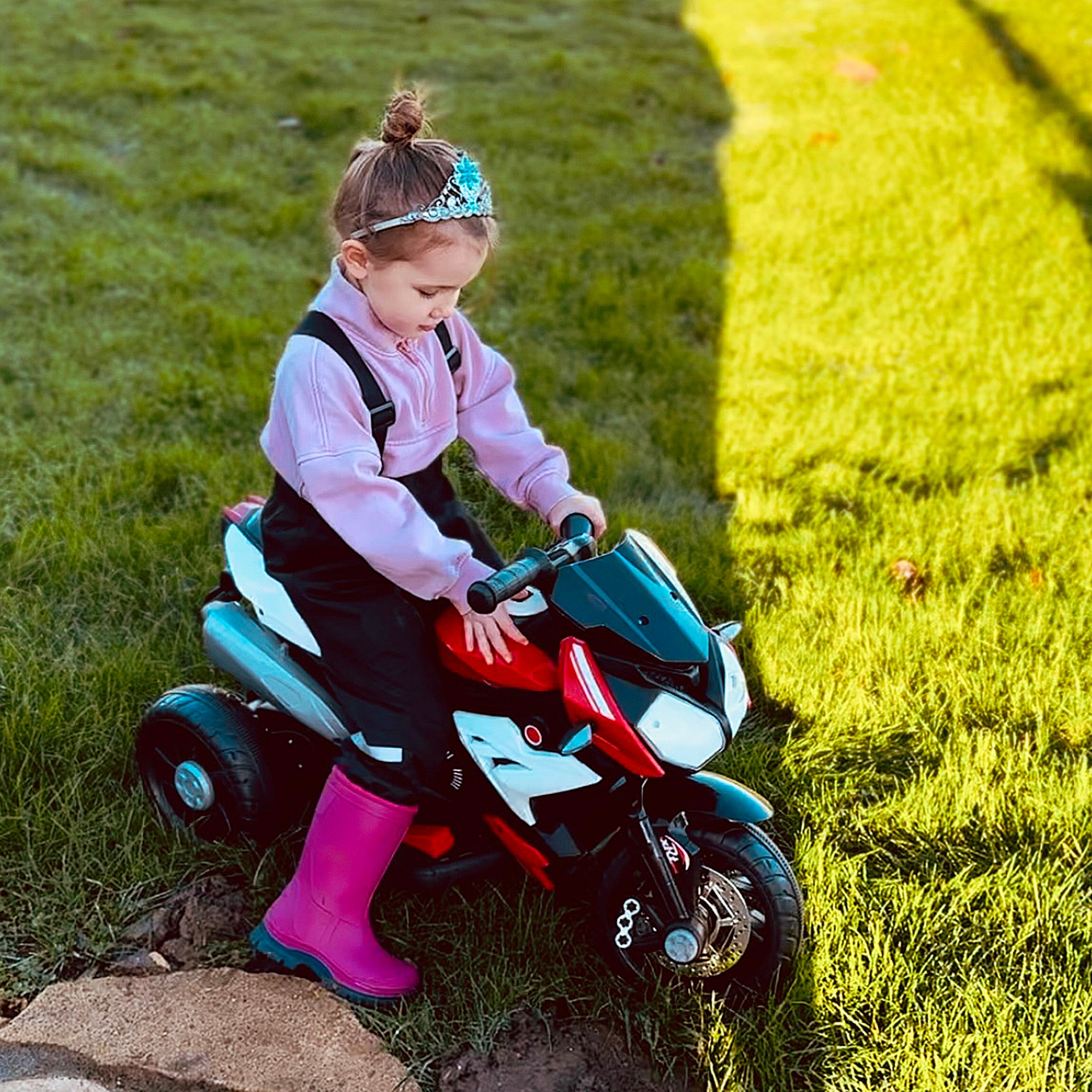 HOMCOM Kids Three-Wheel Electric Motorbike - Black